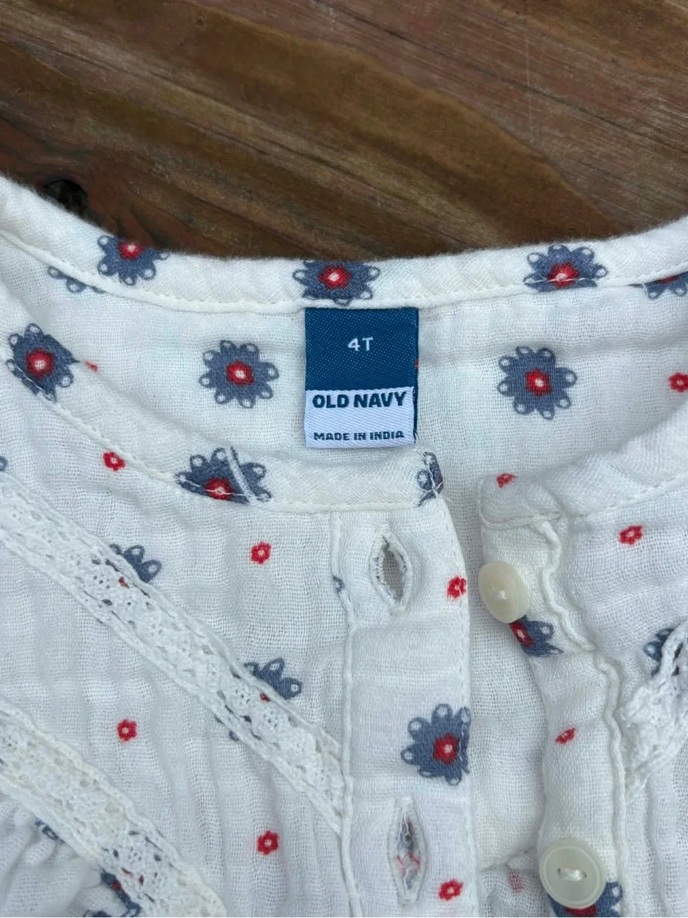 Old Navy White Button-Front Floral Print Long Sleeve Top